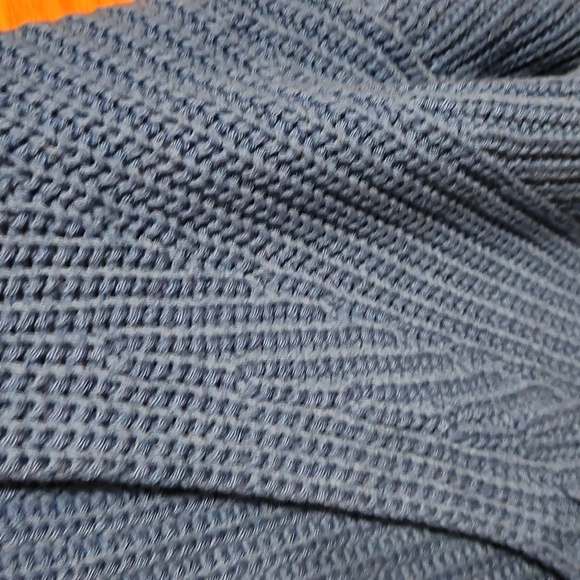 Maeve Vibrant Blue V-Neck Cropped Sweater - Picture 6 of 9